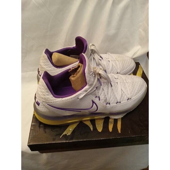 NIKE Men's 14 LEBRON XVII 17 LOW LAKERS BASKETBALL SHOES WHITE RARE CD5007-102 - Picture 1 of 6